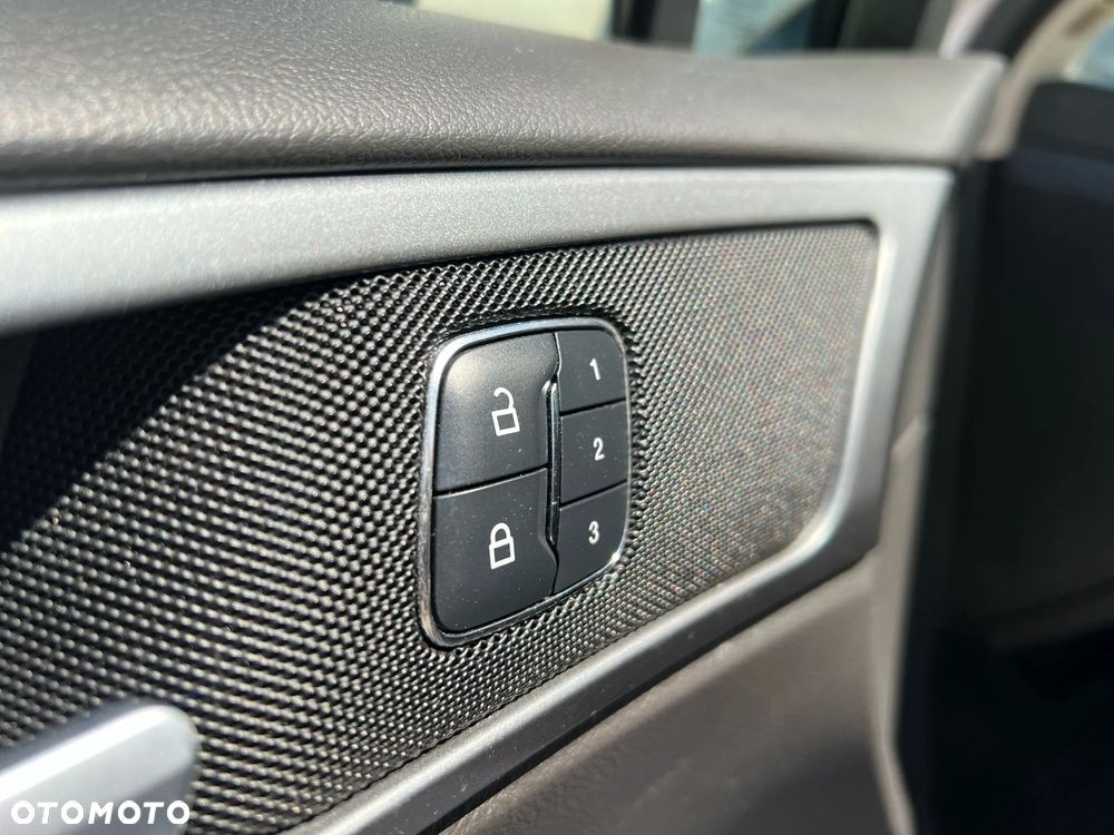 Ford Mondeo 2.0 EcoBoost STart-Stopp Autom ST-Line - 25