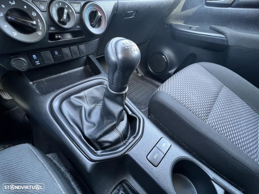 Toyota Hilux 2.4 D-4D 4WD CD CM - 36