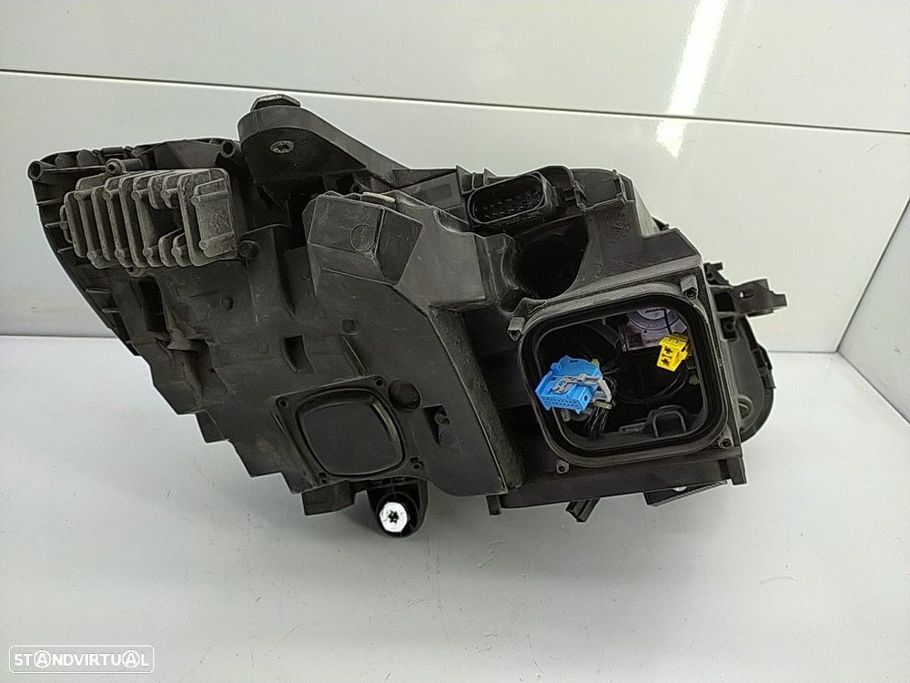 Farol Esquerdo Mercedes-Benz C-Class (W205) - 4