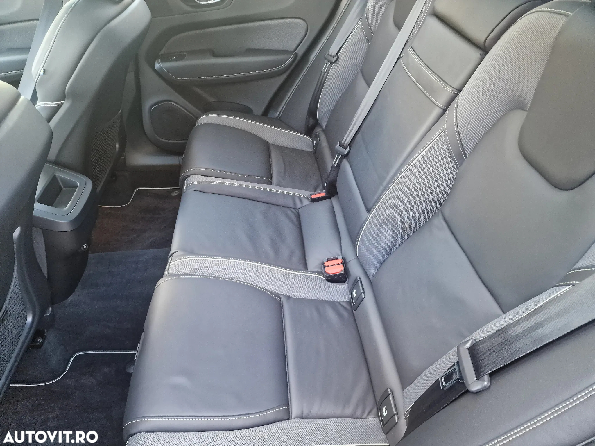 Volvo XC 60 D4 AWD Geartronic RDesign - 11