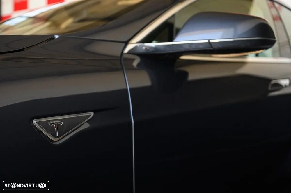 Tesla Model S - 19