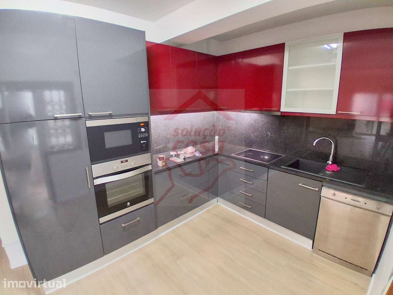 Apartamento T2 com Lugar de Garagem, localizado a 600 metros do Metro! - Grande imagem: 4/20