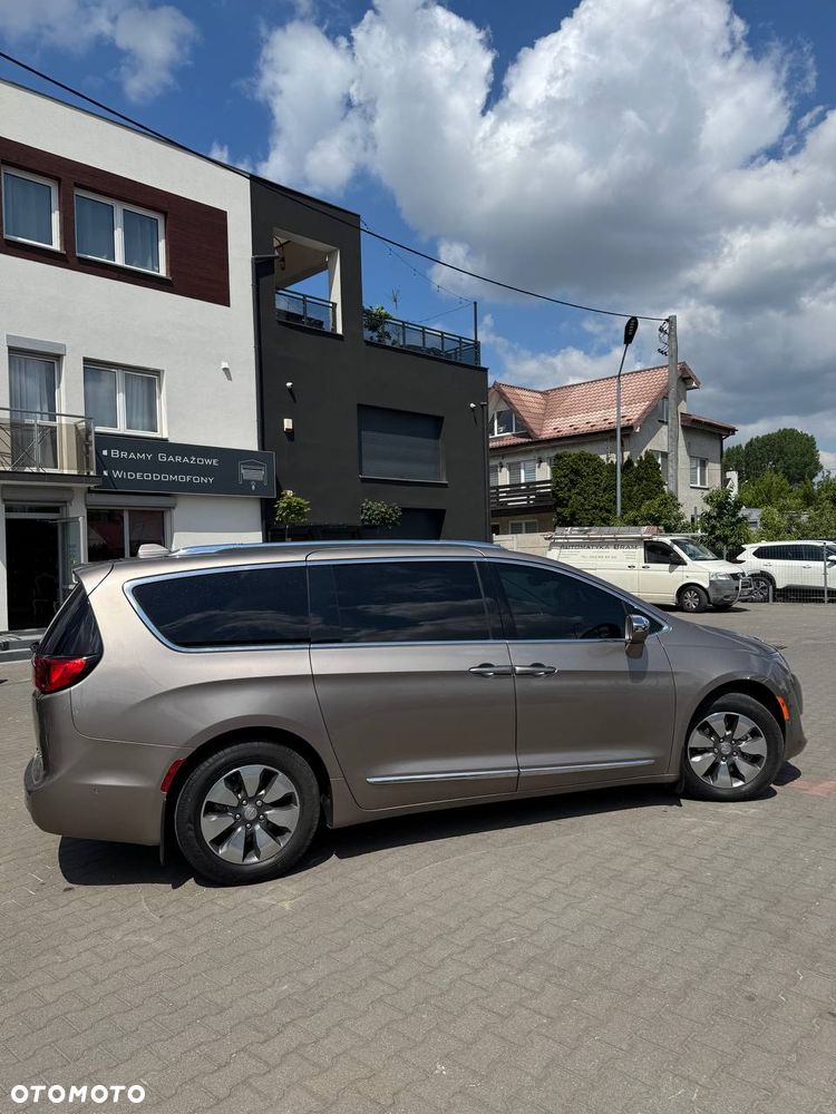 Chrysler Pacifica - 5