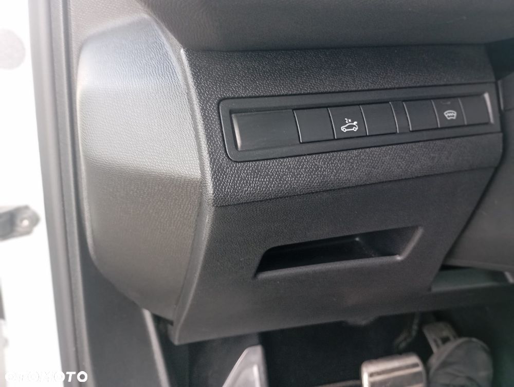 Peugeot 5008 1.6 PureTech GT Line S&S EAT8 - 26