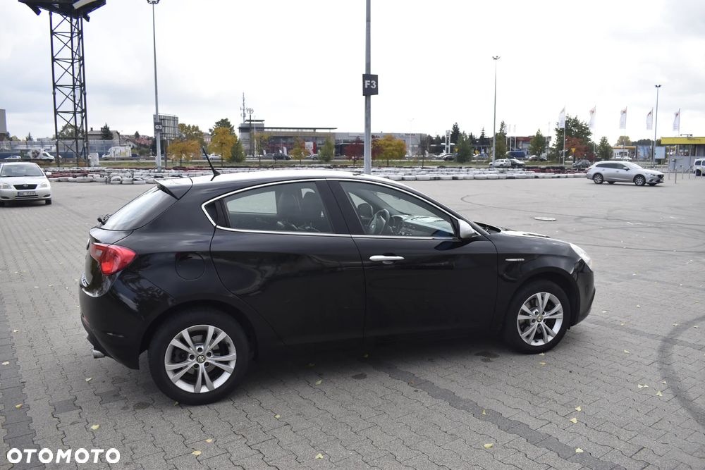 Alfa Romeo Giulietta 2.0 JTDM Distinctive - 8