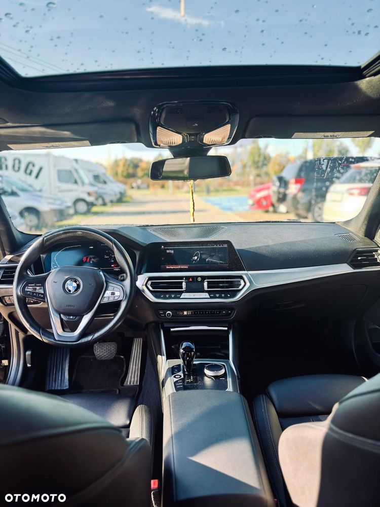 BMW Seria 3 330i xDrive Sport Line - 15