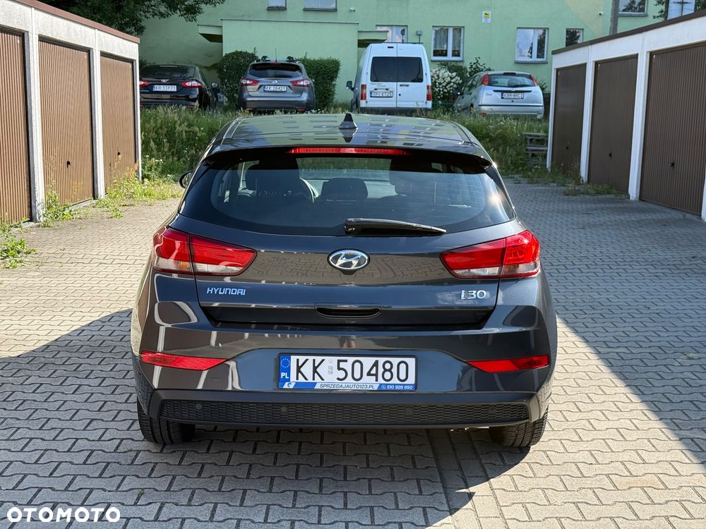 Hyundai i30 1.5 DPI Classic + - 20