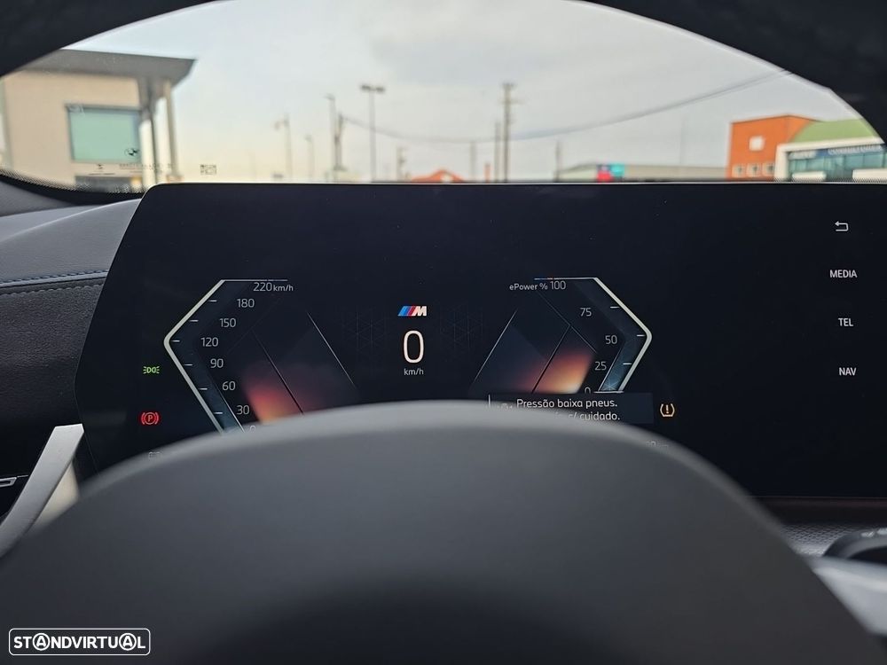 BMW iX2 eDrive20 Pack Desportivo M - 22