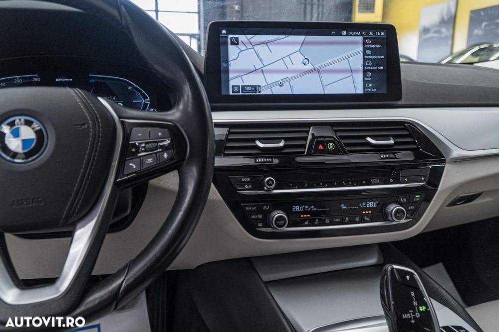 BMW Seria 5 520e Aut. Luxury Line - 34