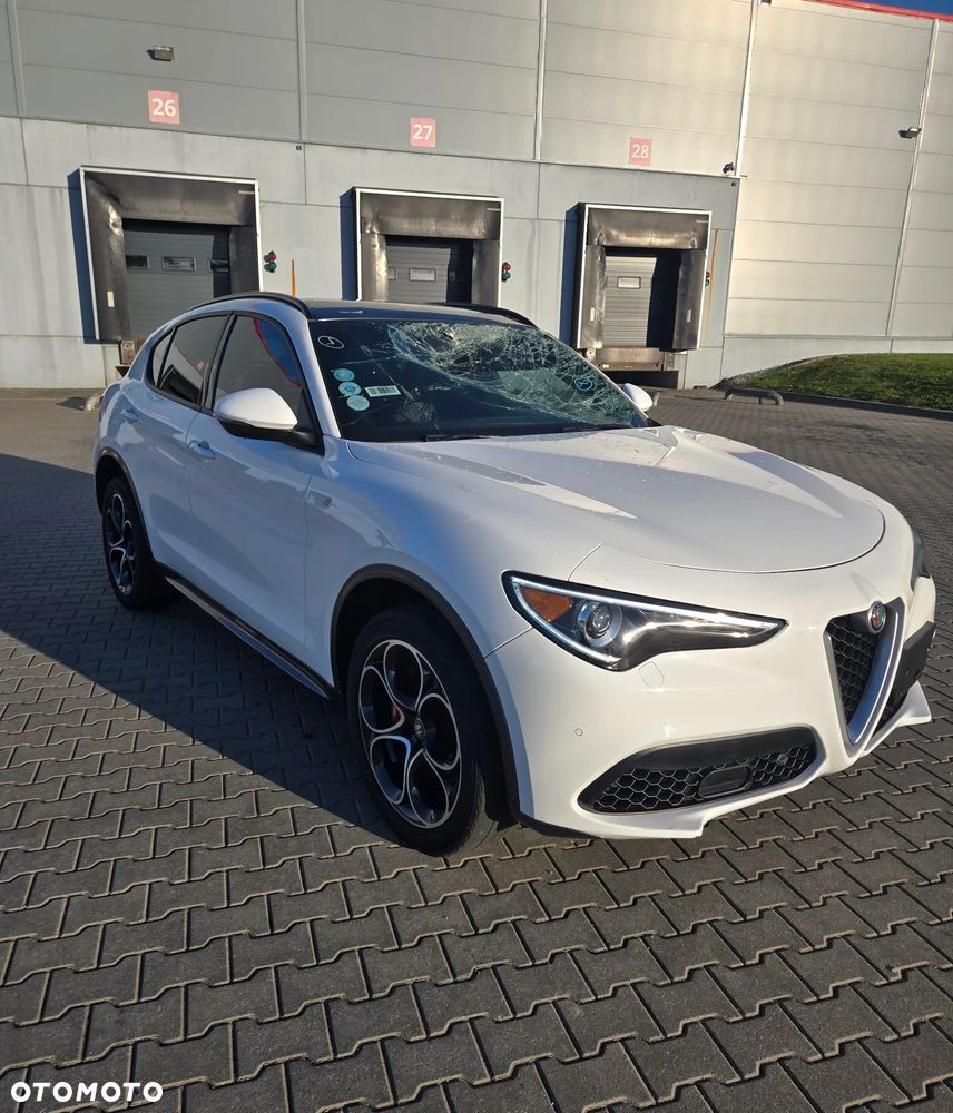 Alfa Romeo Stelvio 2.0 Turbo 16V AT8-Q4 Ti - 4