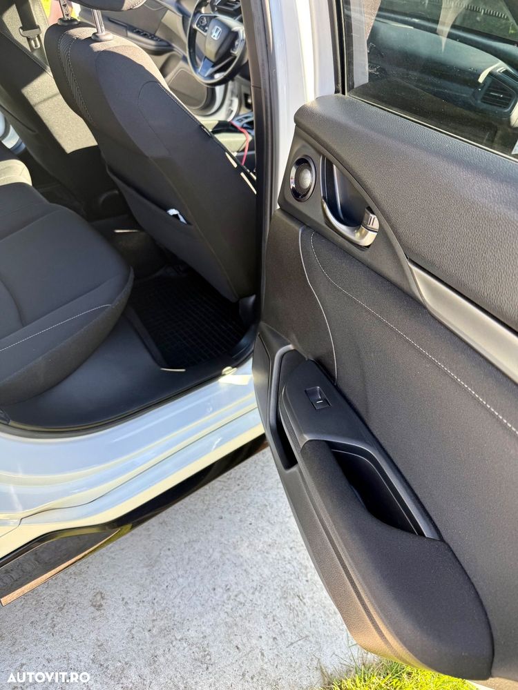 Honda Civic 1.5 VTEC Turbo Sport Plus - 28