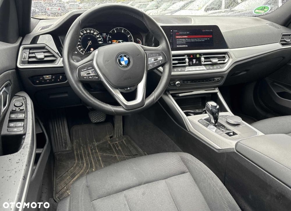 BMW 3 Series 2019 photo 5