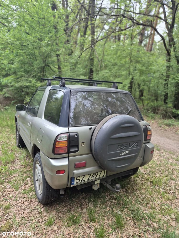 Toyota RAV4 2.0 - 5