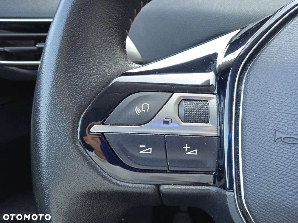 Peugeot 3008 1.2 PureTech Allure S&S - 28