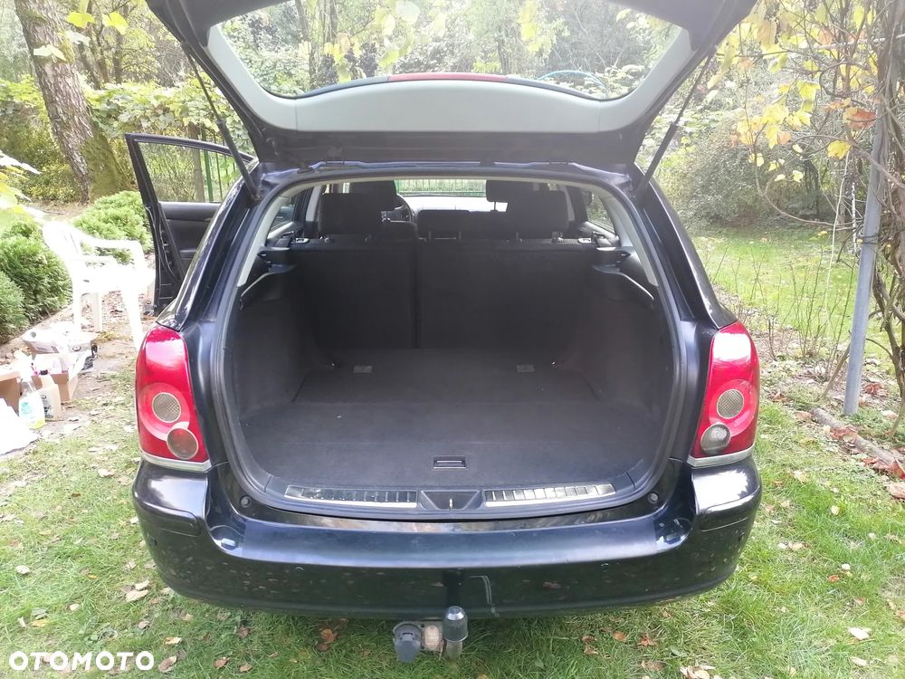 Toyota Avensis 1.8 VVT-i Combi Sol - 8