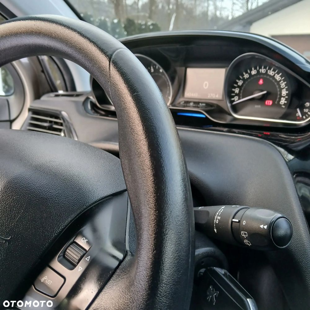 Peugeot 208 - 14
