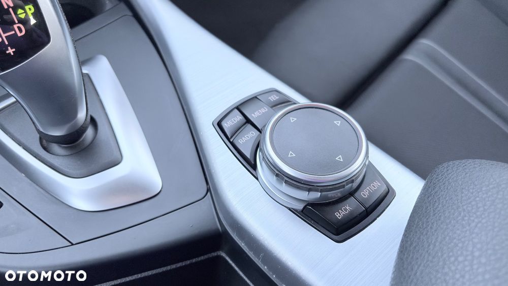 BMW Seria 1 118d Sport Line - 25