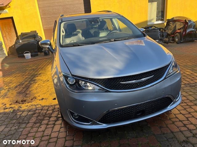 Chrysler Pacifica - 2