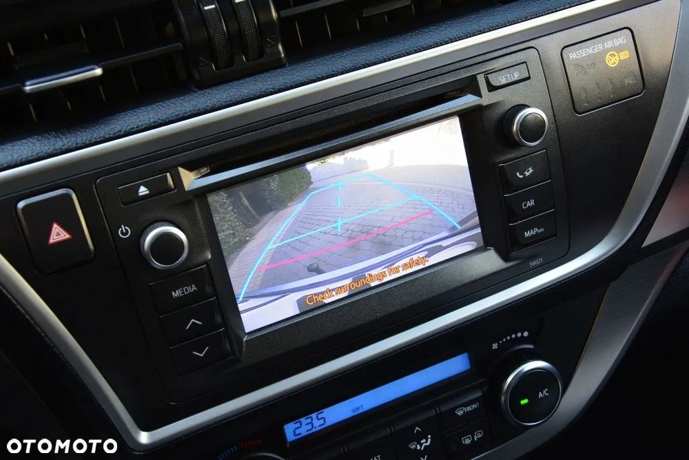 Toyota Auris 1.6 Premium Comfort - 10