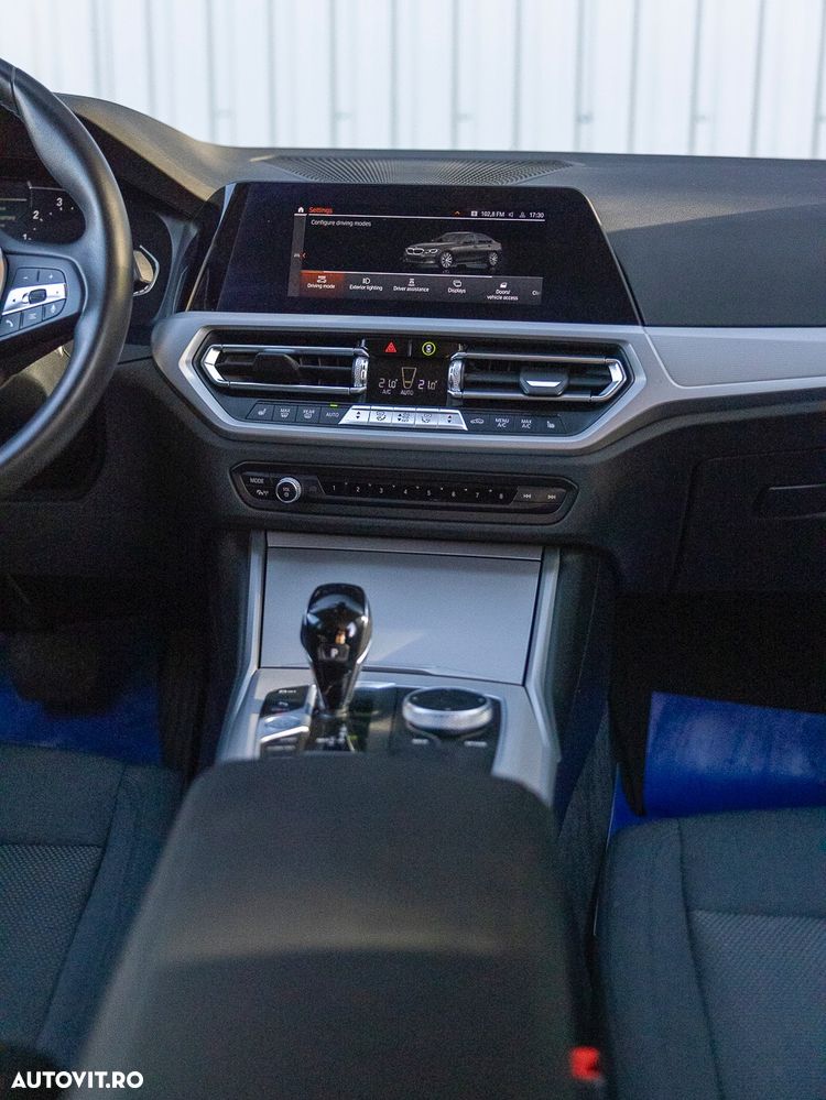 BMW Seria 3 320i AT - 35