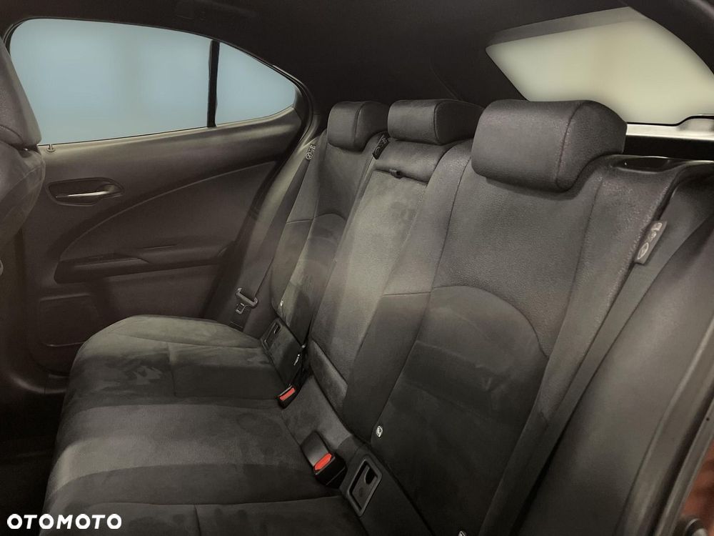 Lexus UX 300h Business - 14