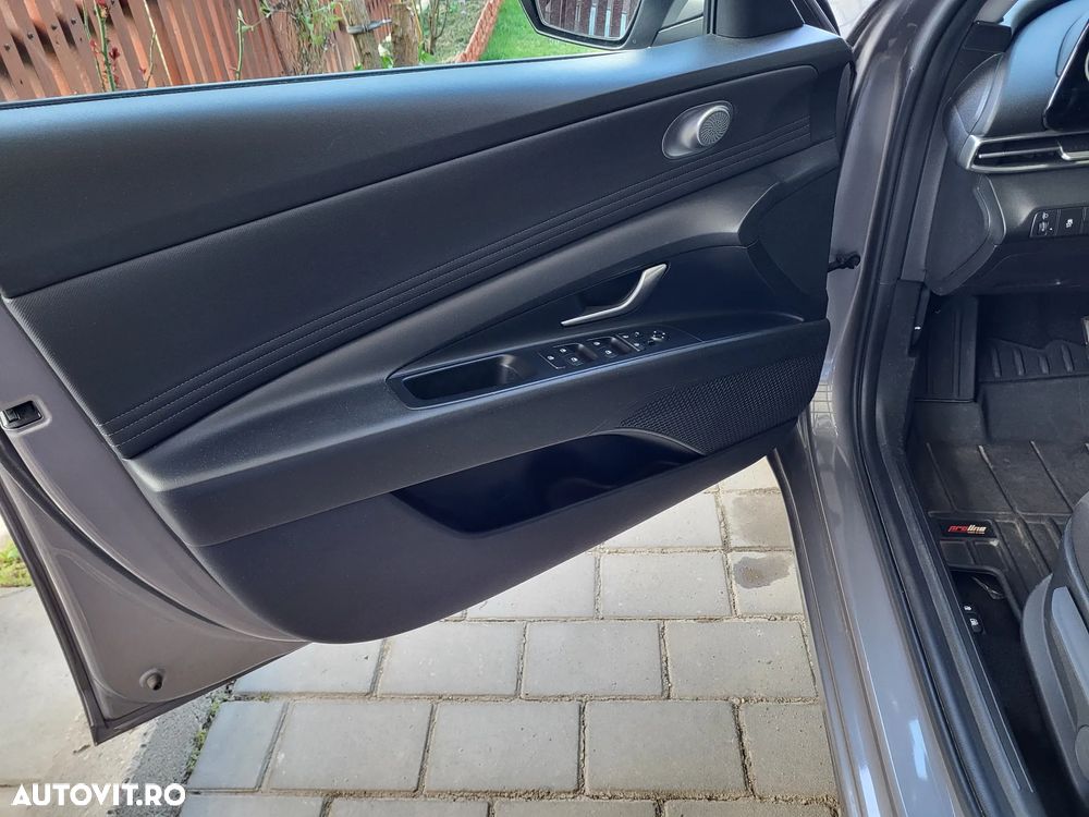 Hyundai Elantra 1.6 l 123 CP CVT Highway - 18