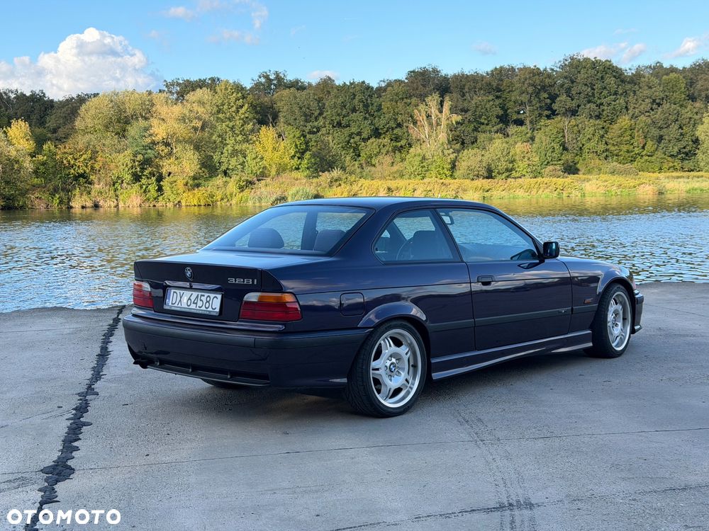 BMW Seria 3 328i - 2