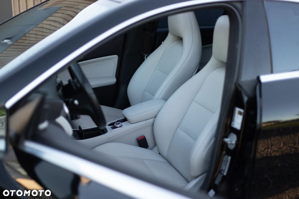 Mercedes-Benz CLA 250 7G-DCT AMG Line - 7
