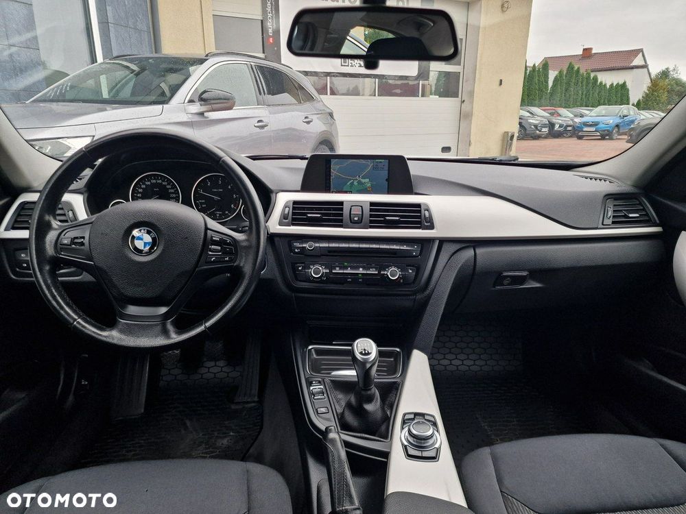 BMW Seria 3 320d xDrive - 16