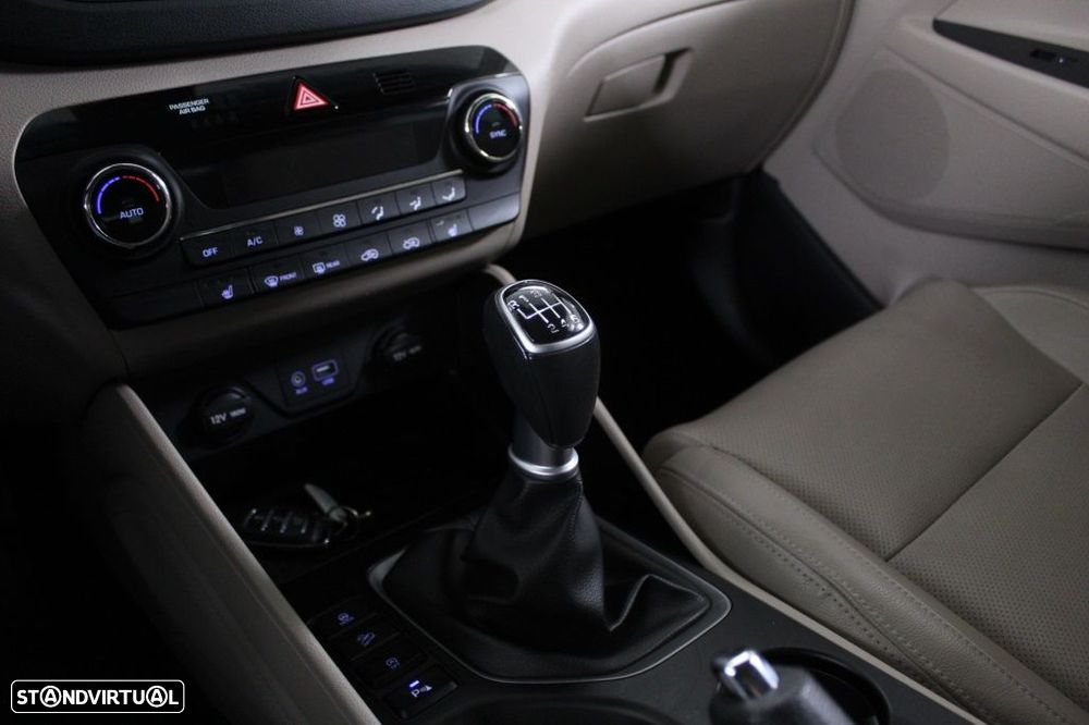 Hyundai Tucson 1.7 CRDi Premium - 30