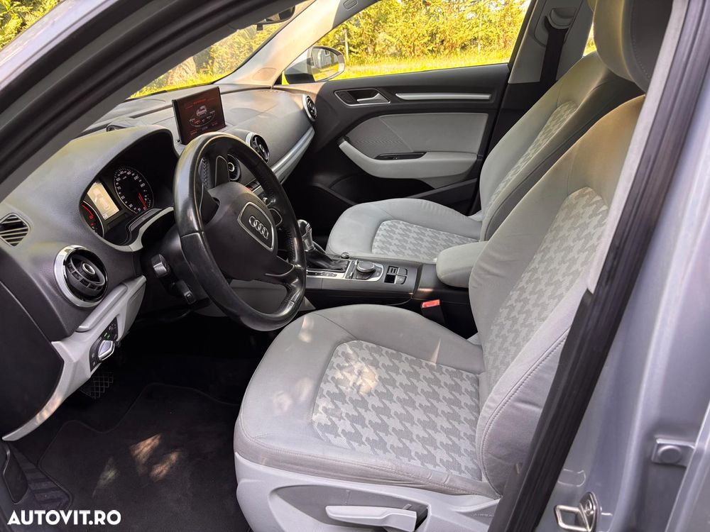Audi A3 Sportback 1.6 TDI clean Stronic Ambiente - 4