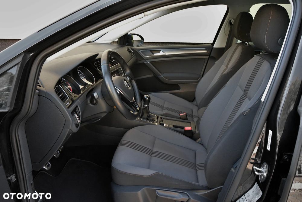 Volkswagen Golf - 22