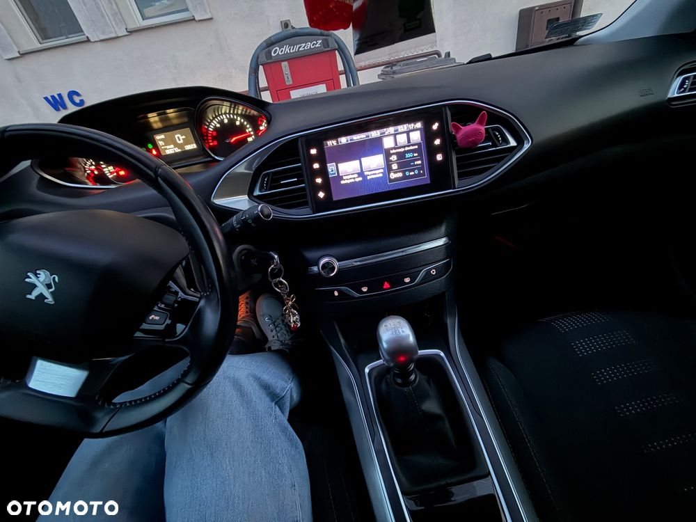 Peugeot 308 1.6 BlueHDi Allure S&S - 18