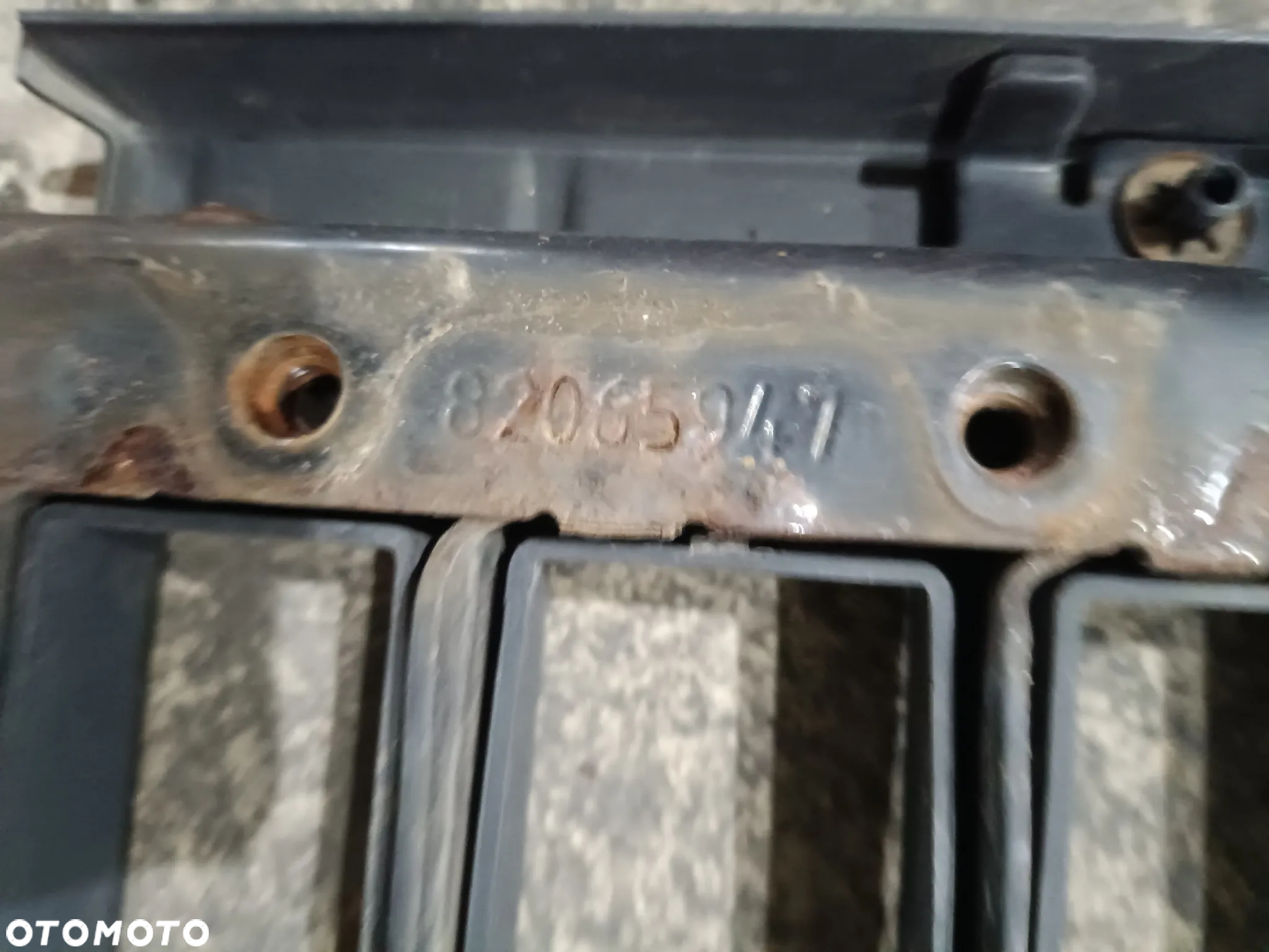 KRATKA GRILL ATRAPA VOLVO FH 13 82065947 - 3