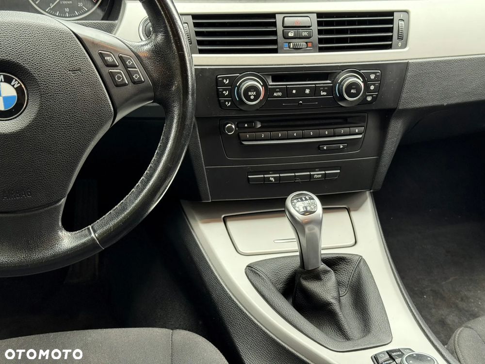 BMW Seria 3 318d - 32