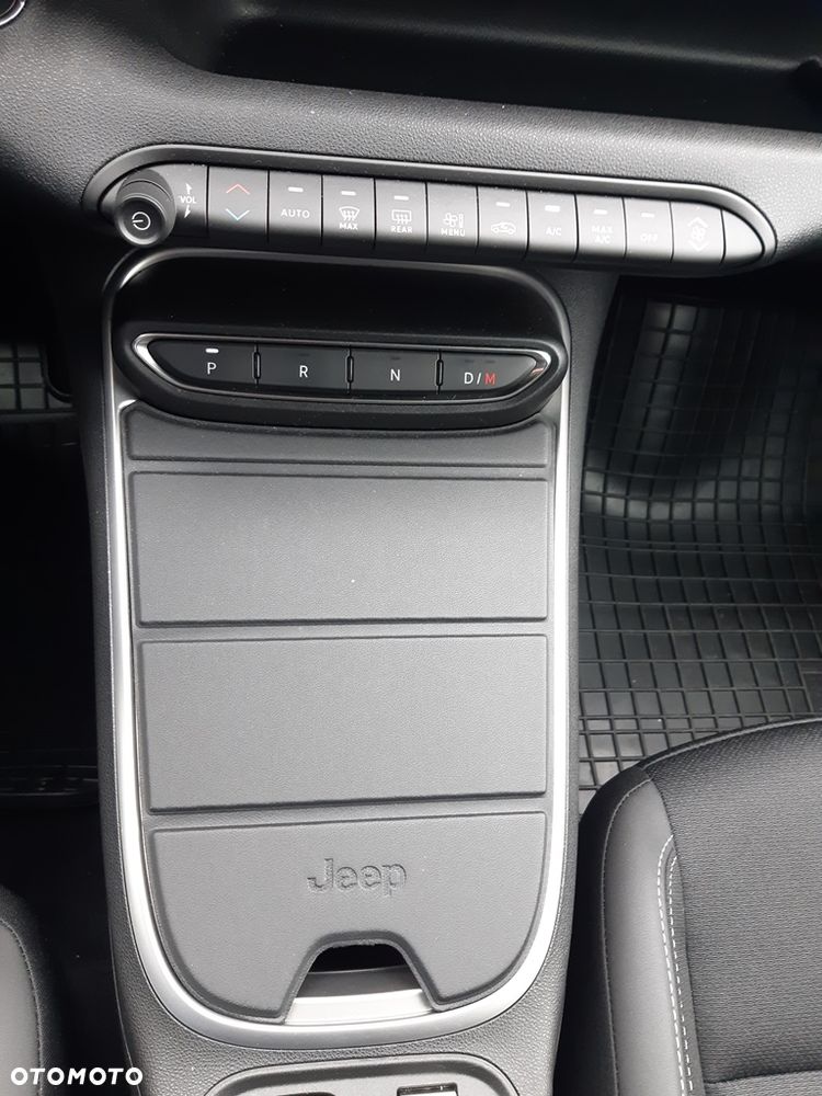 Jeep Avenger 1.2 T3 mHEV Summit FWD eDCT6 - 24