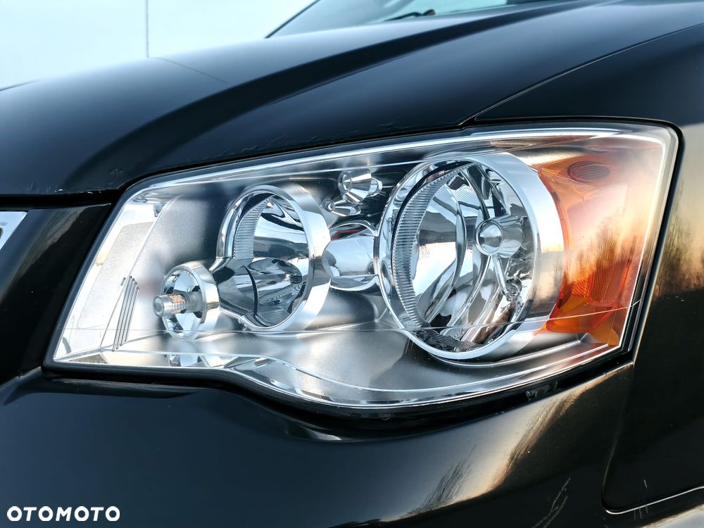 Chrysler Town & Country ver-3-6-touring - 28