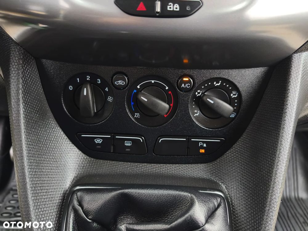 Ford Transit Connect - 33