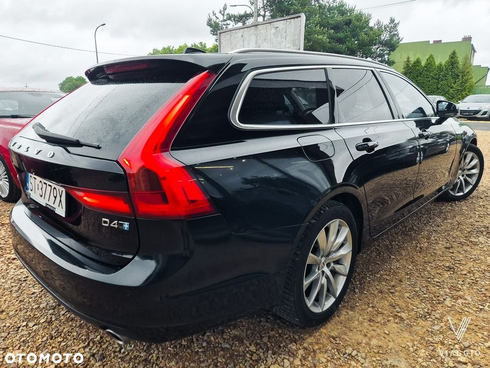 Volvo V90 D4 AWD Geartronic Momentum Pro - 4