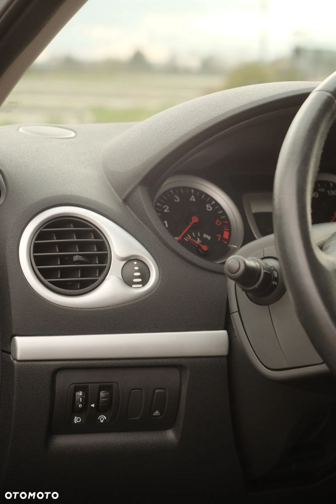 Renault Clio 1.2 16V Expression - 18