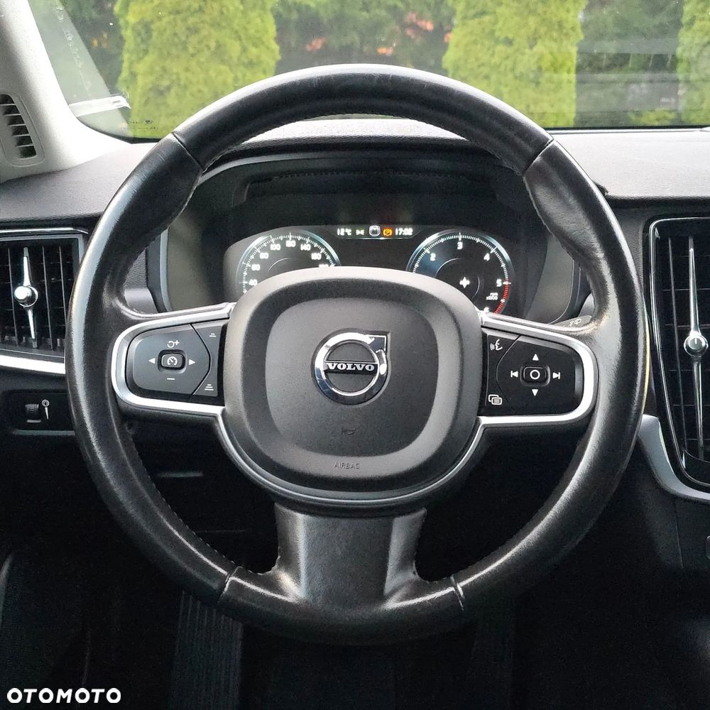 Volvo V90 D3 Momentum Pro - 36