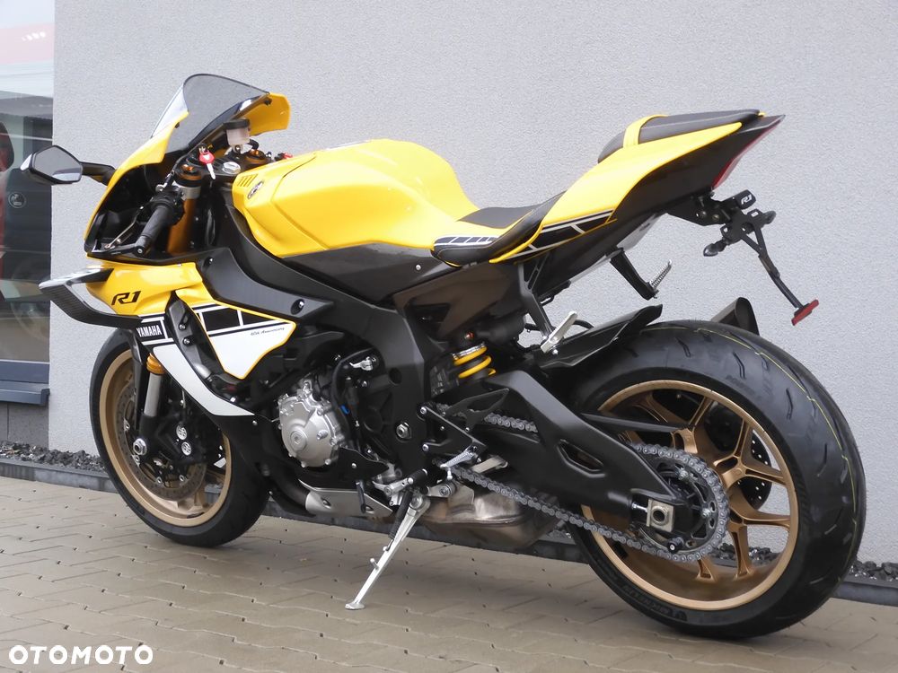 Yamaha R1 - 38