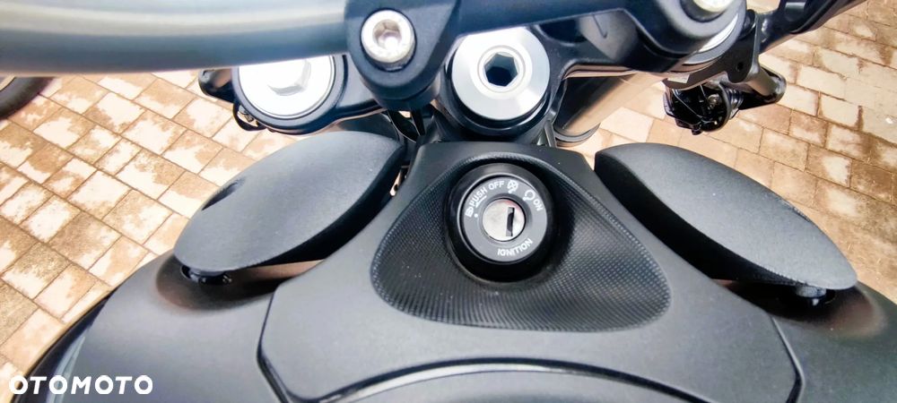 Moto Guzzi V85 - 6