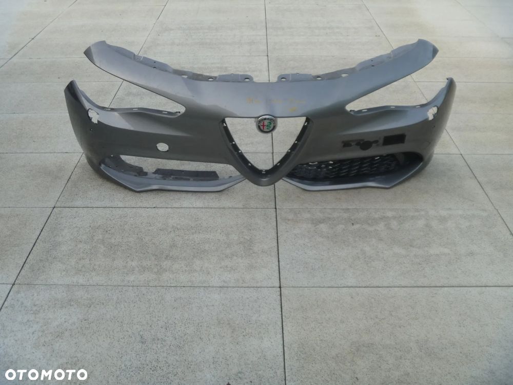 ALFA ROMEO GIULIA VELOCE ZDERZAK PRZEDNI KRATKA ORYGINAŁ ŁADNY - 1