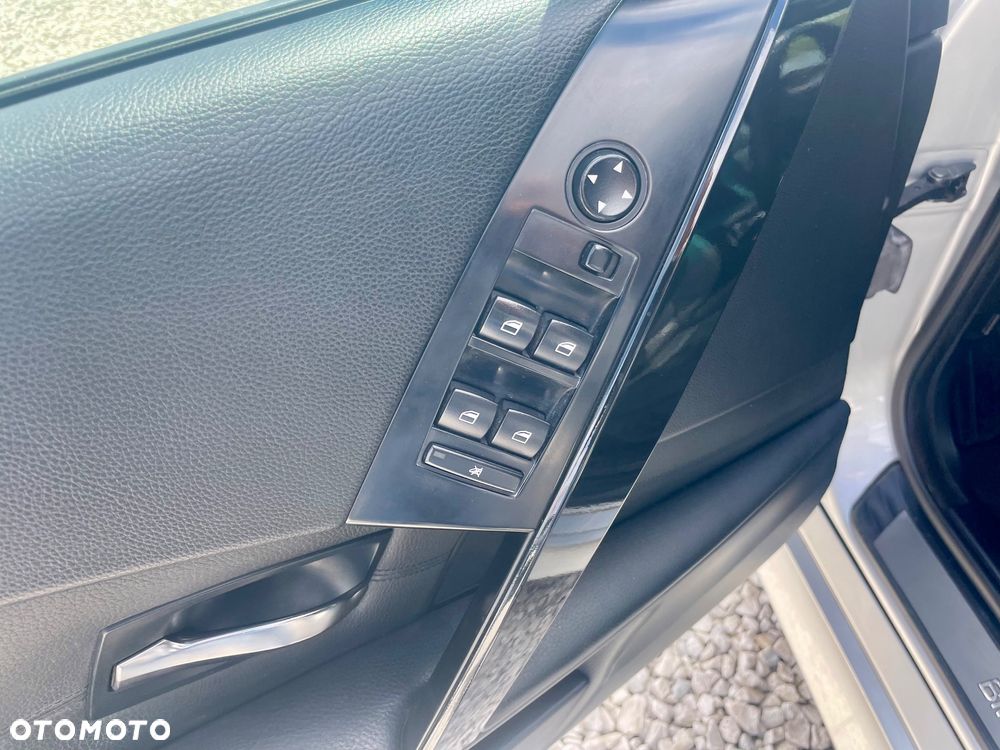 BMW Seria 5 525i - 32