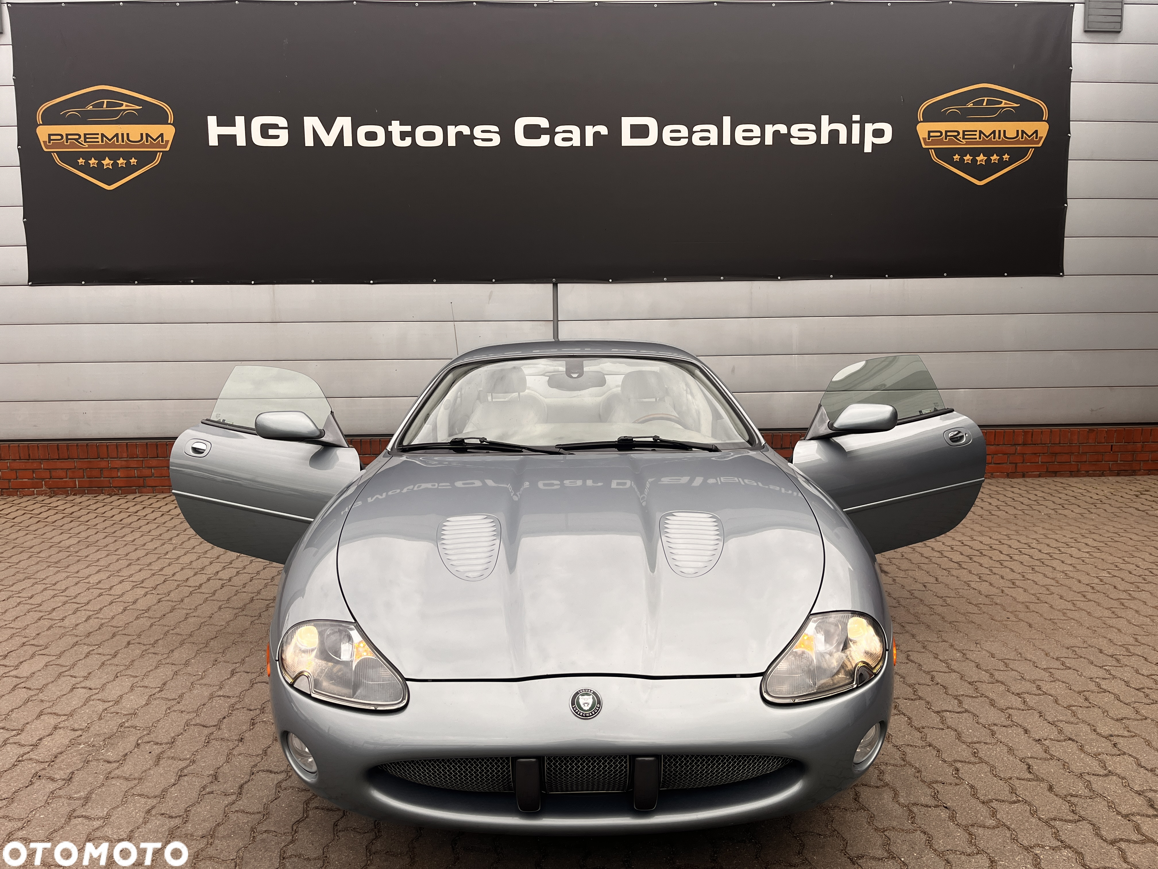 Jaguar XK XKR Coupe - 22