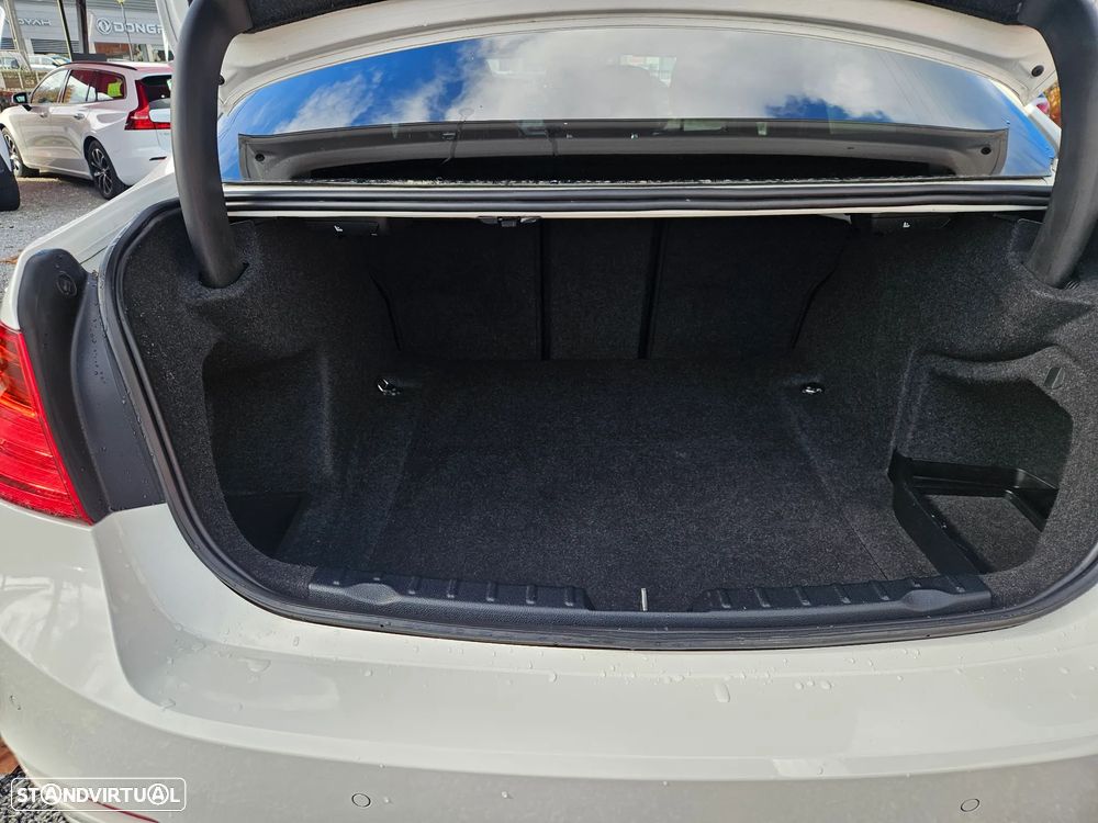 BMW 320 d Line Sport - 35