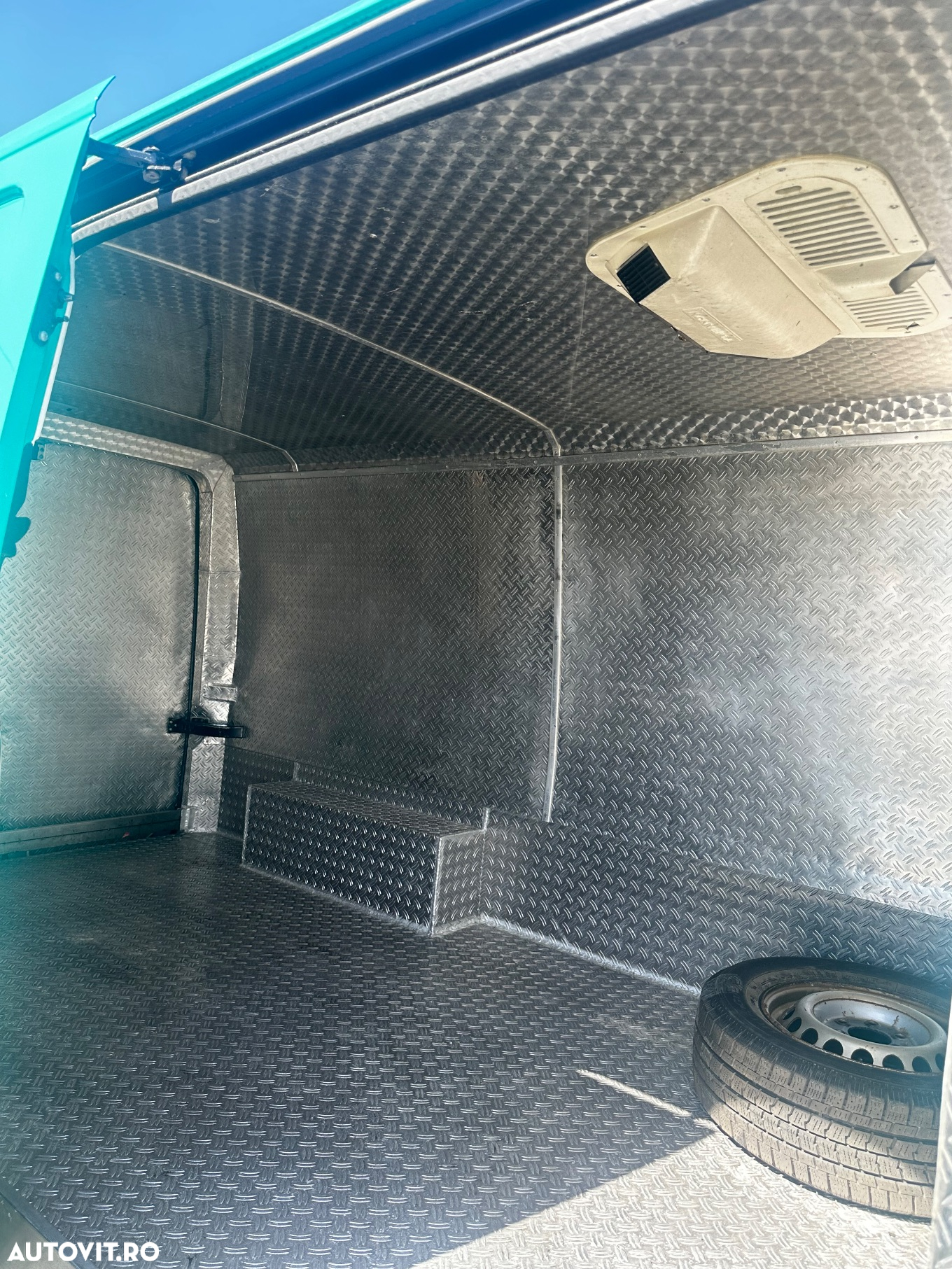 Mercedes-Benz Sprinter - 13