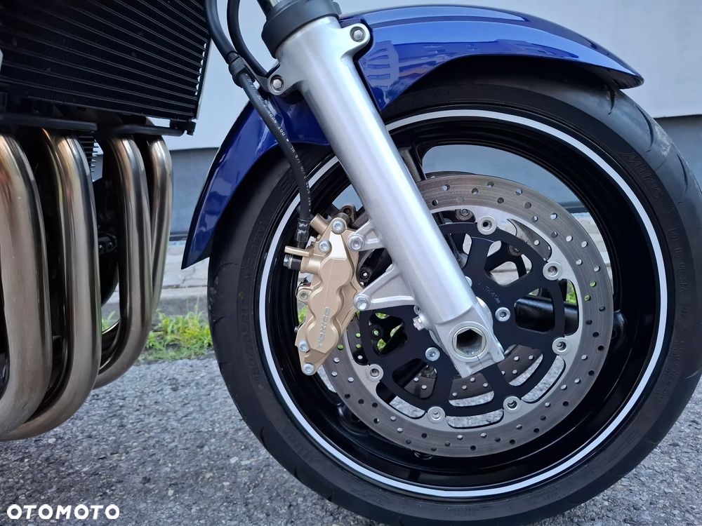 Suzuki GSX - 12