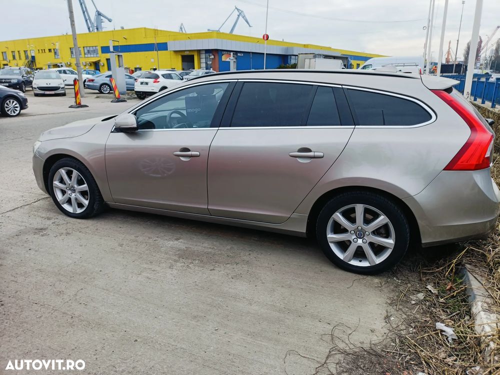 Volvo V60 D2 Geartronic Momentum - 2
